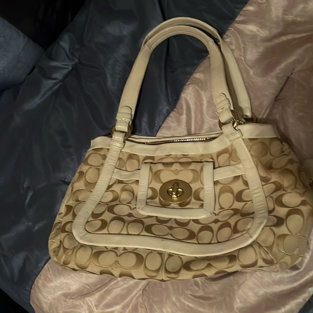 Coach shoulder bag with lilac interior